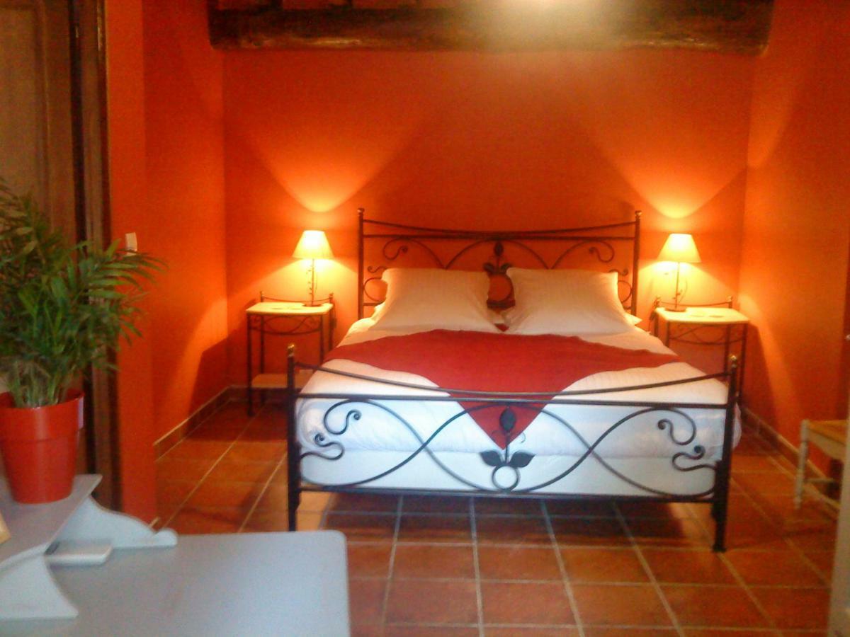 Bed and Breakfast Le Vieux Moulin De Jouques Exterior foto